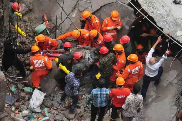 Mumbai : Death Toll In Bhiwandi Building Collapse Incident Rises to 37, Rescue Operation Going On