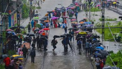 Mumbai Heavy Rains : Many Areas Flooded Up to 3 Feet, Roads Turn Into Rivers, Local Trains Canceled