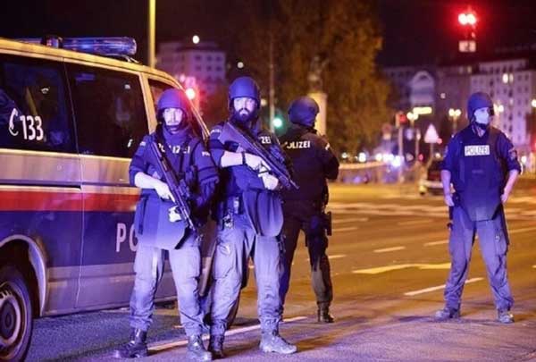 Terrorist attack in Vienna : 2 killed, PM Modi condemns the incident, said - 'India stands with Austria