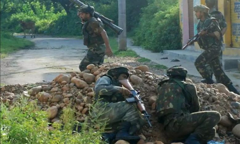 Jammu and Kashmir : Encounter between security forces and terrorists breaks out in Baramulla