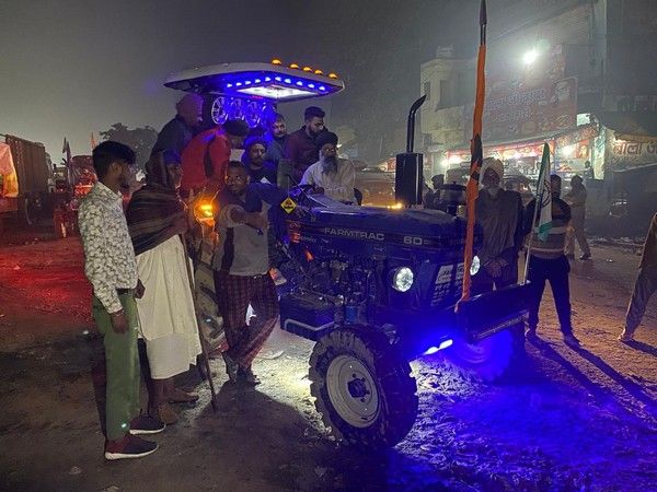 Farmers Protest : Punjabi style of protest, DJ tractor becomes star attraction at Singhu border