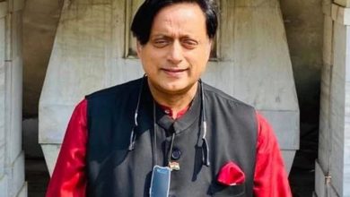 Farmers’ protest : SC stays arrest of Shashi Tharoor and senior journalists