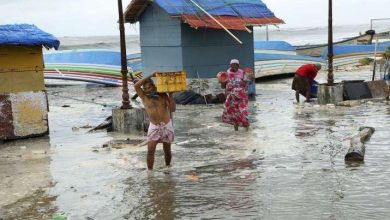 Tauktae Cyclone : गुजरात में लैंडफॉल खत्म, कमजोर हुआ टाउते,14 जिलों पर चक्रवात का असर