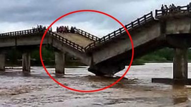 चक्रवात यास के चलते भारी बारिश के कारण रांची की कांची नदी पर एक पुल गिर गया