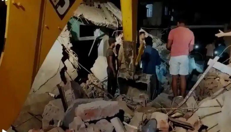 UP में सिलेंडर ब्लास्ट से गिरी दो मंजिला मकान, 7 लोगों की मौत, 7 घायल