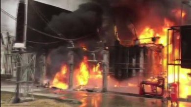 नोएडा के मेट्रो रेल कॉरपोरेशन की बिल्डिंग में लगी भीषण आग, फायर ब्रिगेड की गाड़ियां मौजूद