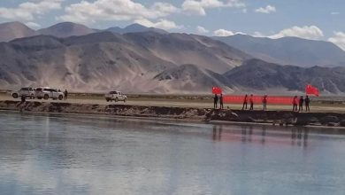 दलाई लामा के बर्थडे सेलिब्रेशन पर भड़के चीन, सिंधु नदी के पास PLA ने दिखाए झंडे-बैनर, बढ़ सकता है विवाद