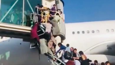 काबुल एयरपोर्ट में फायरिंग, 5 की मौत, देश छोड़कर भागने लगे है लोग - Video