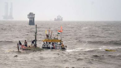 Mumbai : समंदर में दिखी संदिग्ध बोट, जांच जारी