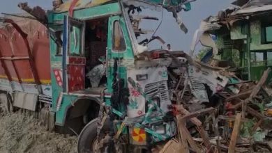 उत्तर प्रदेश के बाराबंकी में बस और ट्रक के बीच हुई भीषण टक्कर में 9 लोगो की मौत और 27 ज्यादा घायल