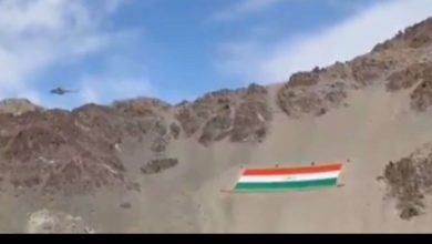 महात्मा गांधी की जयंती पर आज लद्दाख के लेह में दुनिया का सबसे बड़ा खादी राष्ट्रीय ध्वज लगाया गया