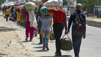 जान का खतरा देख कश्मीर छोड़ कर सुरक्षित जगह पर विस्थापित हो रहे है प्रवासी