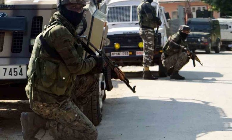 Jammu Kashmir में आतंकियों और सुरक्षाबलों के बीच भारी मुठभेड़, ढेर हुआ जैश का टॉप कमांडर