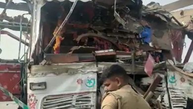 बड़ा हादसा : बाराबंकी में तेज रफ्तार डबल डेकर बस और ट्रक में जोरदार टक्कर, 8 की मौत