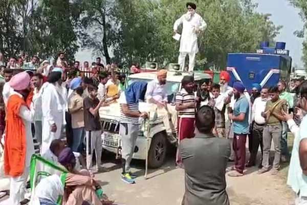 लखीमपुर खीरी के बाद अब अंबाला में भी हंगामा , BJP सांसद पर किसानों पर गाड़ी चढाने का आरोप
