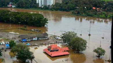 भारी बारिश और बाढ़ से केरल का बुरा हाल, सियासी माहौल जारी