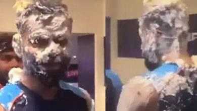 विराट कोहली ने जीत के बाद यूं मनाया बर्थडे, जमकर लगा मुंह पर केक - Video
