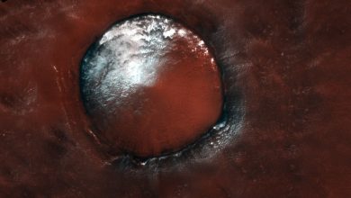 ईएसए मंगल ग्रह की सुंदर तस्वीर जारी की जिसमे मंगल लाल मखमली कैक दिखा