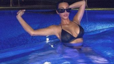 Kim Kardashian ने बिकिनी पहनकर किया रात में स्विमिंग, इंटरनेट पर Photos हो रही Viral
