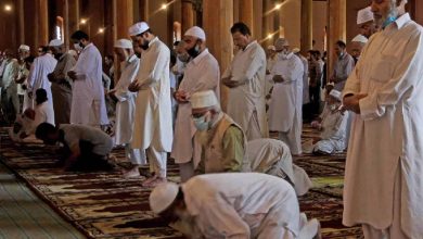 Srinagar: 30 महीने बाद खुली ऐतिहासिक जामिया मस्जिद, 3000 से ज्यादा श्रद्धालु ने पढ़ी नमाज़
