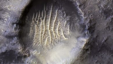 नासा ने मंगल ग्रह पर अजीबोगरीब आकार का गड्ढा देखा