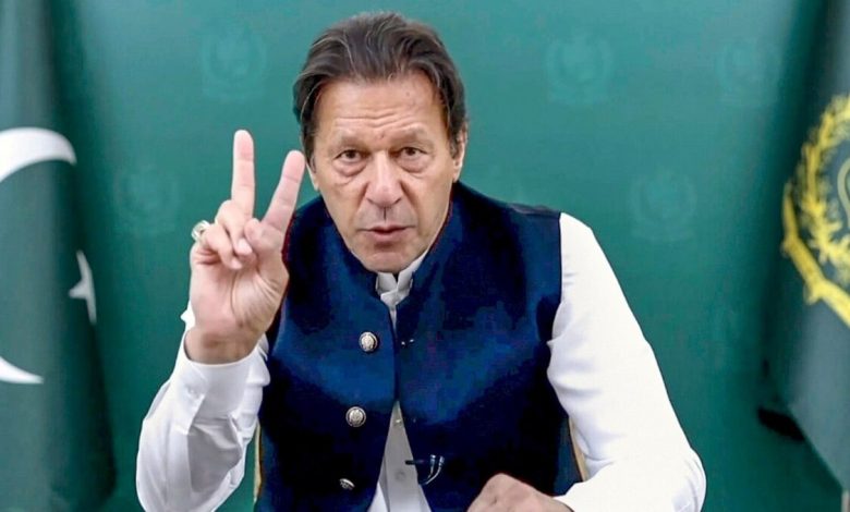 इमरान खान ने अब नई सरकार को उखाड़ फेंकने के लिए प्रवासी पाकिस्तानियों से चंदा मांगा
