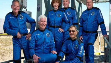 छह बुजुर्गों को अंतरिक्ष में ले गई ब्लू ओरिजिन