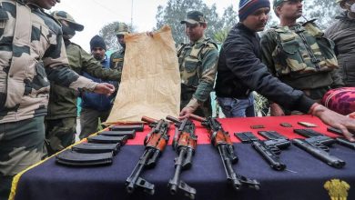 जम्मू-कश्मीर में सुरक्षाबलों द्वारा भारी मात्रा में हथियार और गोला-बारूद बरामद किए गए