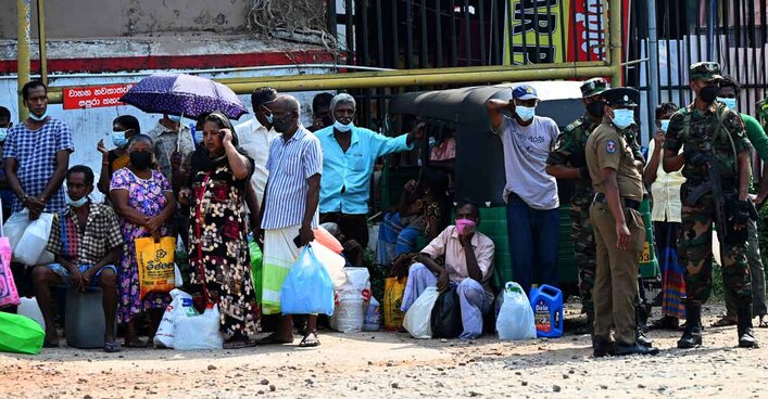 श्रीलंका बड़े आर्थिक संकट से घिरा, आम आदमी को महंगाई परेशान कर रही है
