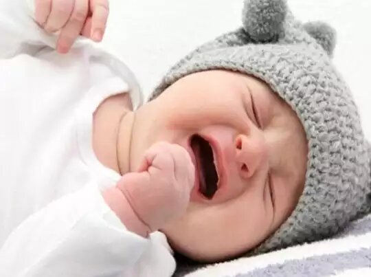 नवजात शिशु के रोने और चीखने पर उसकी आंखों से आंसू क्यों नहीं आते?