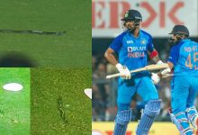 ND vs SA : मैच के दौरान मैदान में घुस आया साप,दूसरी तरफ रोहित की नाक बहा खून -वीडियो